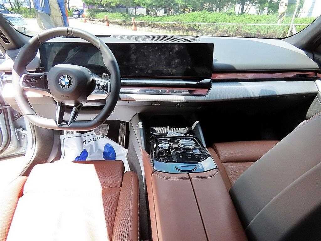 BMW 5시리즈 5시리즈 (G60) 530i xDrive M 스포츠 이미지 7