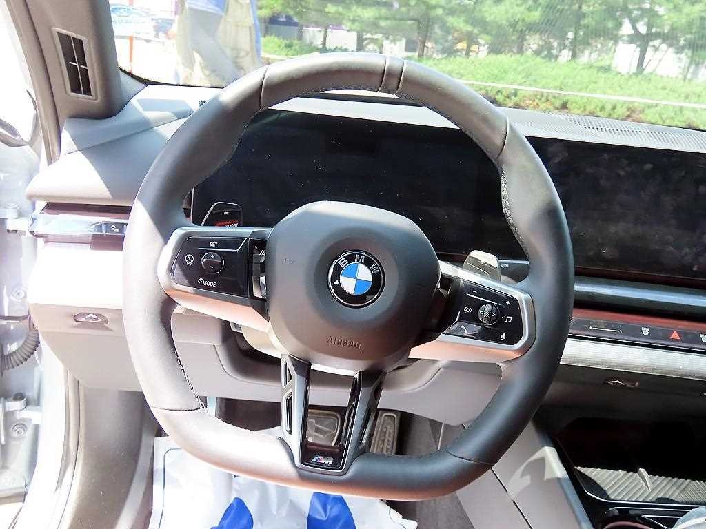 BMW 5시리즈 5시리즈 (G60) 530i xDrive M 스포츠 이미지 8