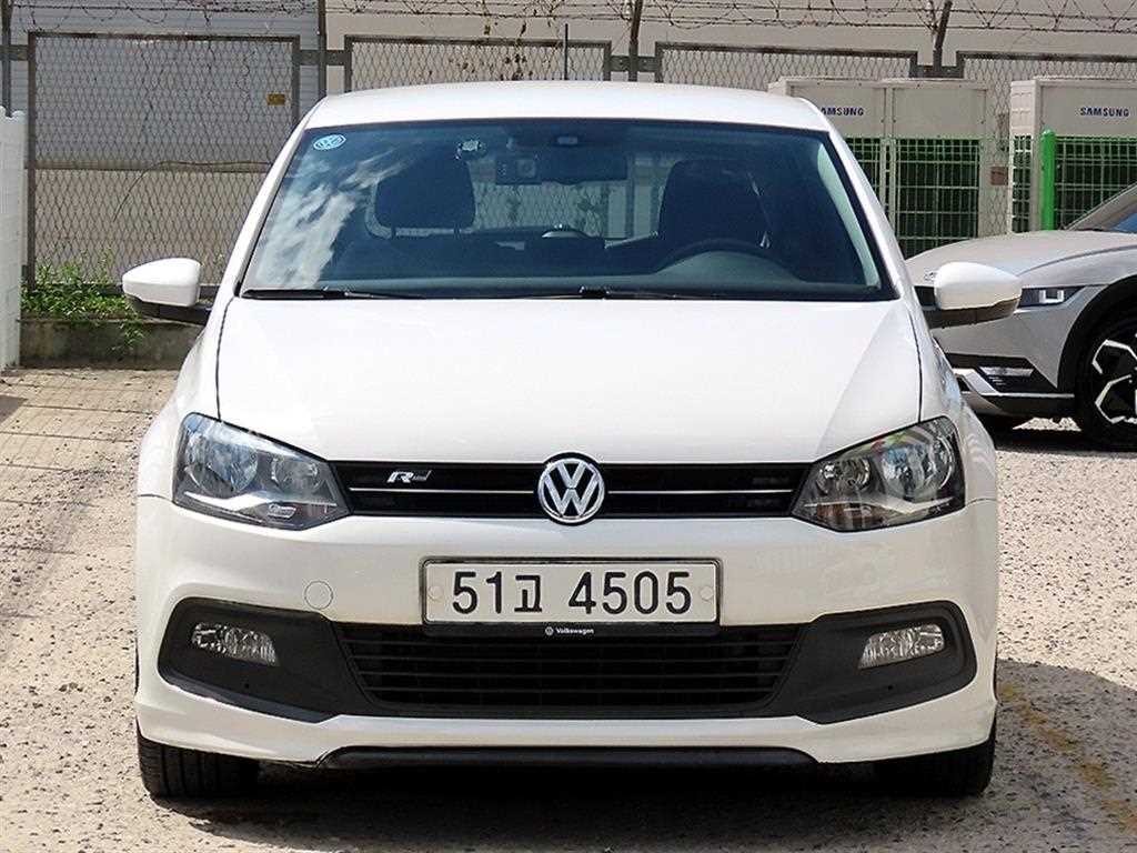 폭스바겐 폴로 1.6 TDI R-LINE 이미지 1