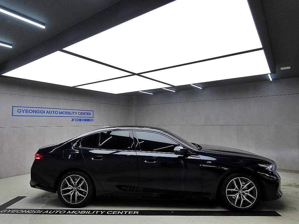 BMW 5시리즈 5시리즈 (G60) 520i M 스포츠 이미지 2