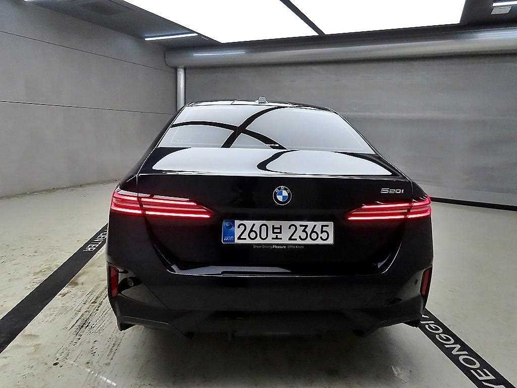BMW 5시리즈 5시리즈 (G60) 520i M 스포츠 이미지 3