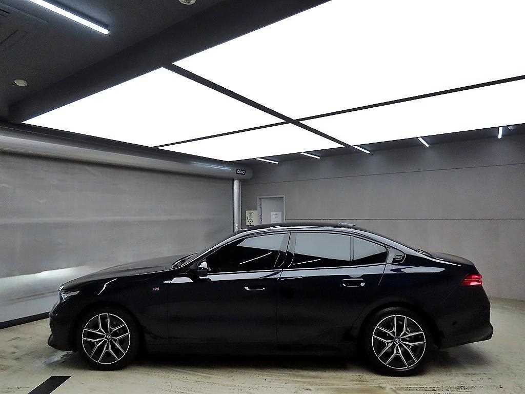 BMW 5시리즈 5시리즈 (G60) 520i M 스포츠 이미지 4