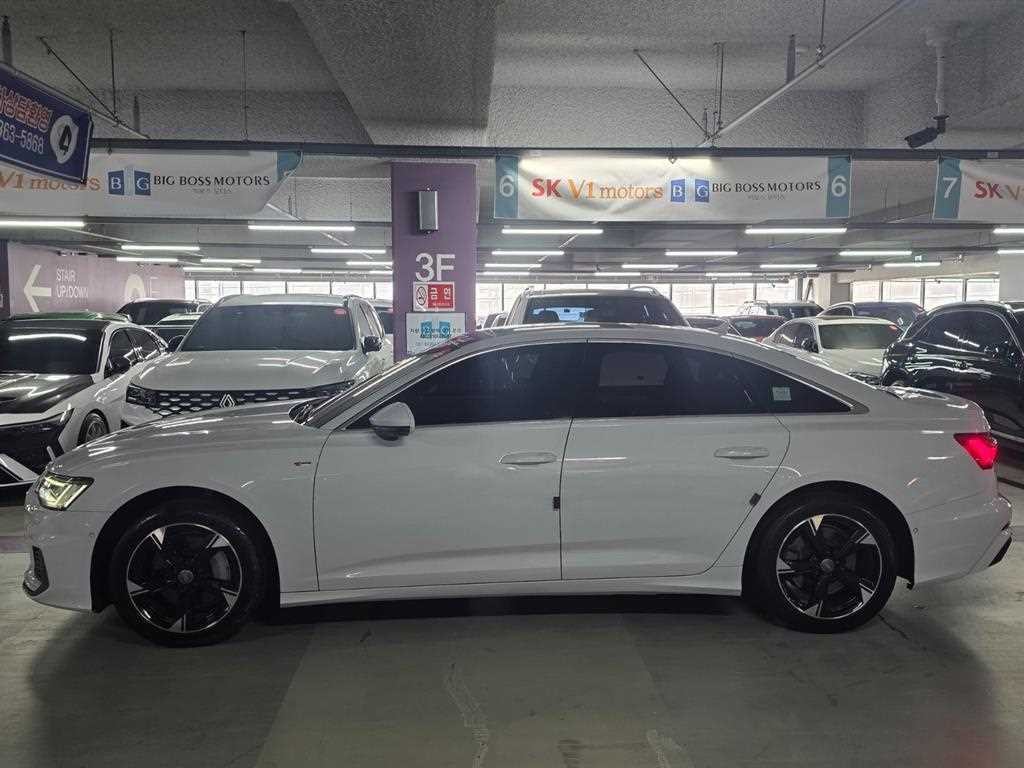 아우디 A6 A6 (C8) 45 TFSI 콰트로 프리미엄 이미지 4
