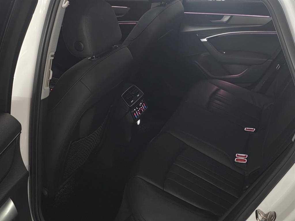 아우디 A6 A6 (C8) 45 TFSI 콰트로 프리미엄 이미지 9