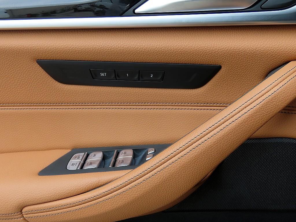 BMW 5시리즈 5시리즈 (G30) 520i 럭셔리 이미지 12