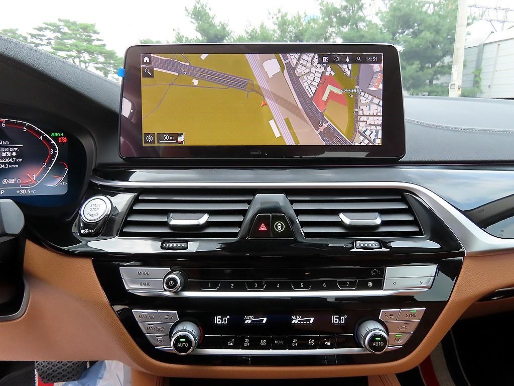 BMW 5시리즈 5시리즈 (G30) 520i 럭셔리 이미지 14
