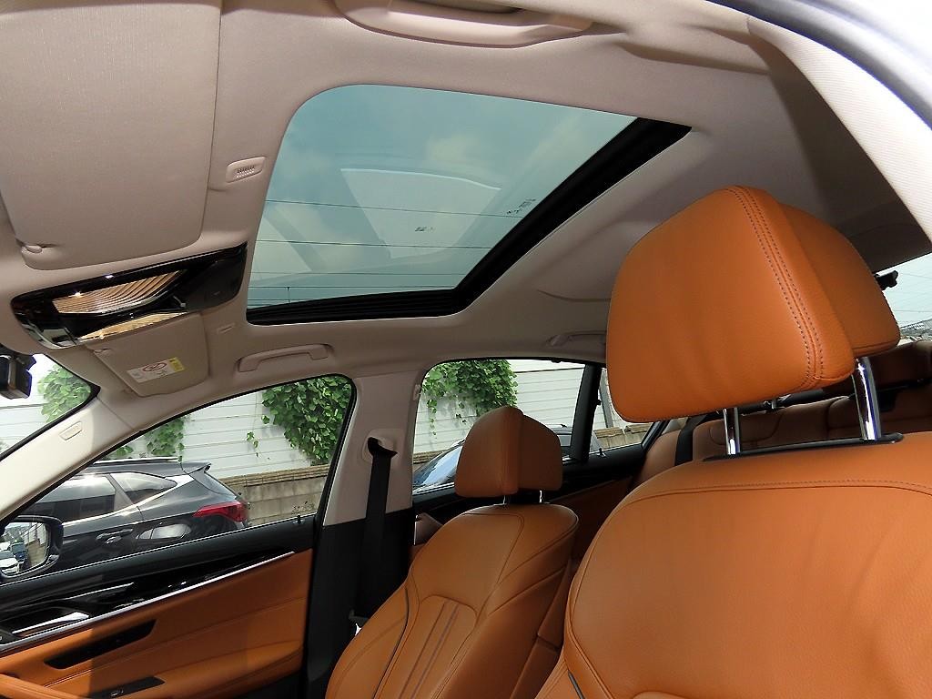 BMW 5시리즈 5시리즈 (G30) 520i 럭셔리 이미지 17