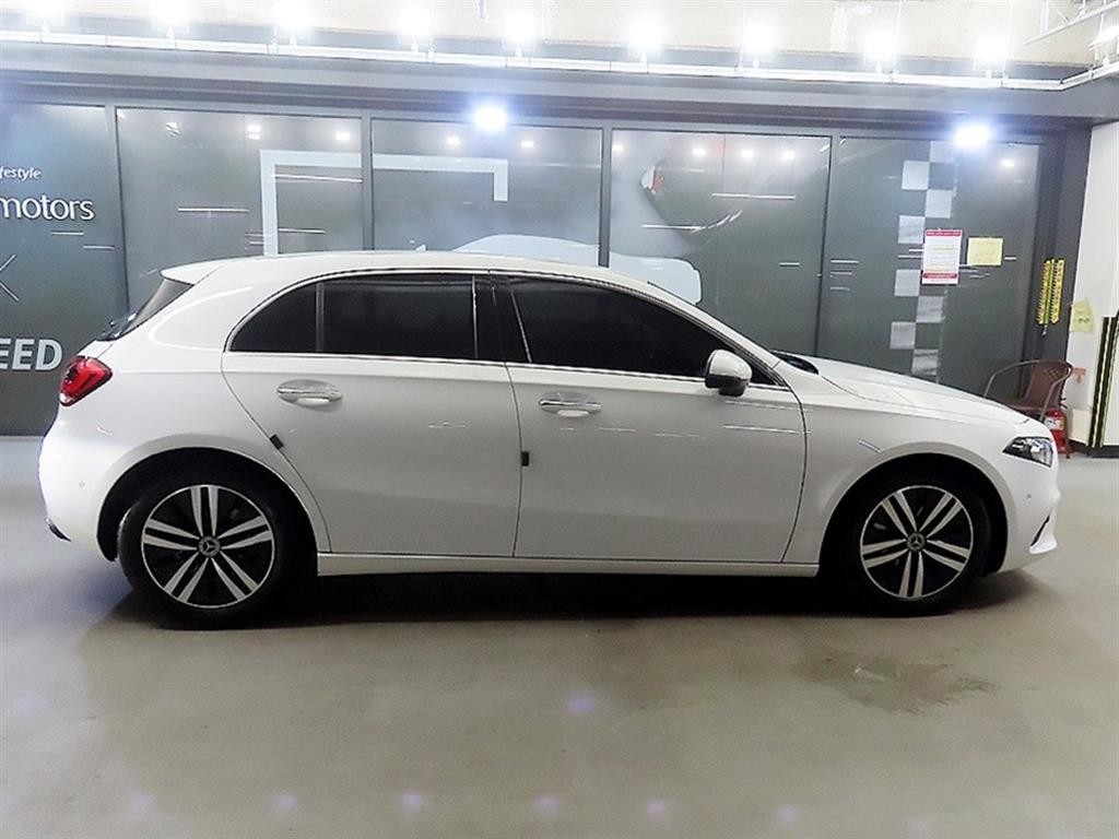 벤츠 A 클래스 A클래스 W177 A220 해치백 이미지 3
