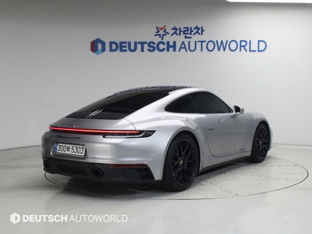 포르쉐 911 911(992) 카레라 4 GTS 이미지 2