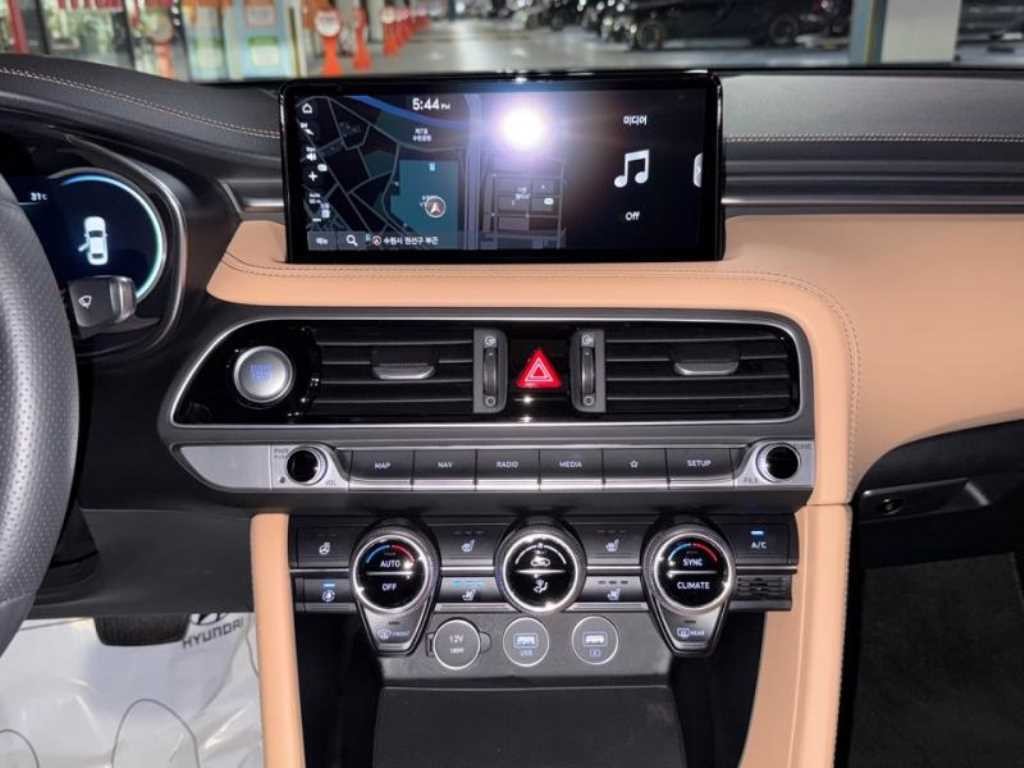 제네시스 G70 더 뉴 G70 가솔린 2.0T 4WD 이미지 10