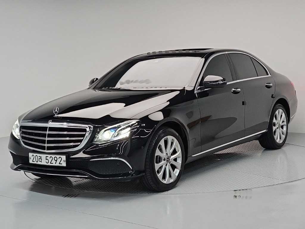 벤츠 E 클래스 E-클래스 W213 E220d 4MATIC 익스클루시브 이미지 1