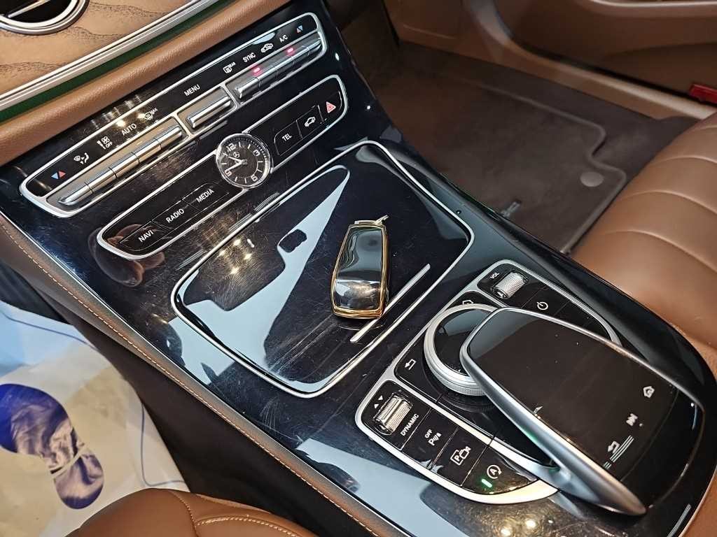 벤츠 E 클래스 E-클래스 W213 E220d 4MATIC 익스클루시브 이미지 10