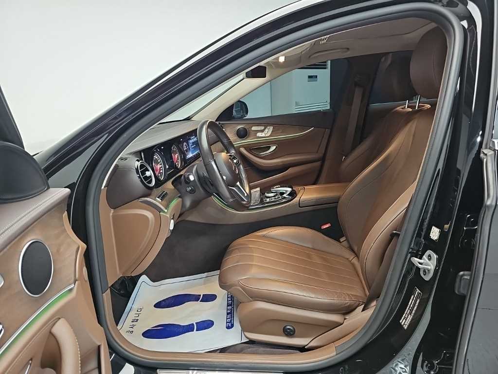 벤츠 E 클래스 E-클래스 W213 E220d 4MATIC 익스클루시브 이미지 11