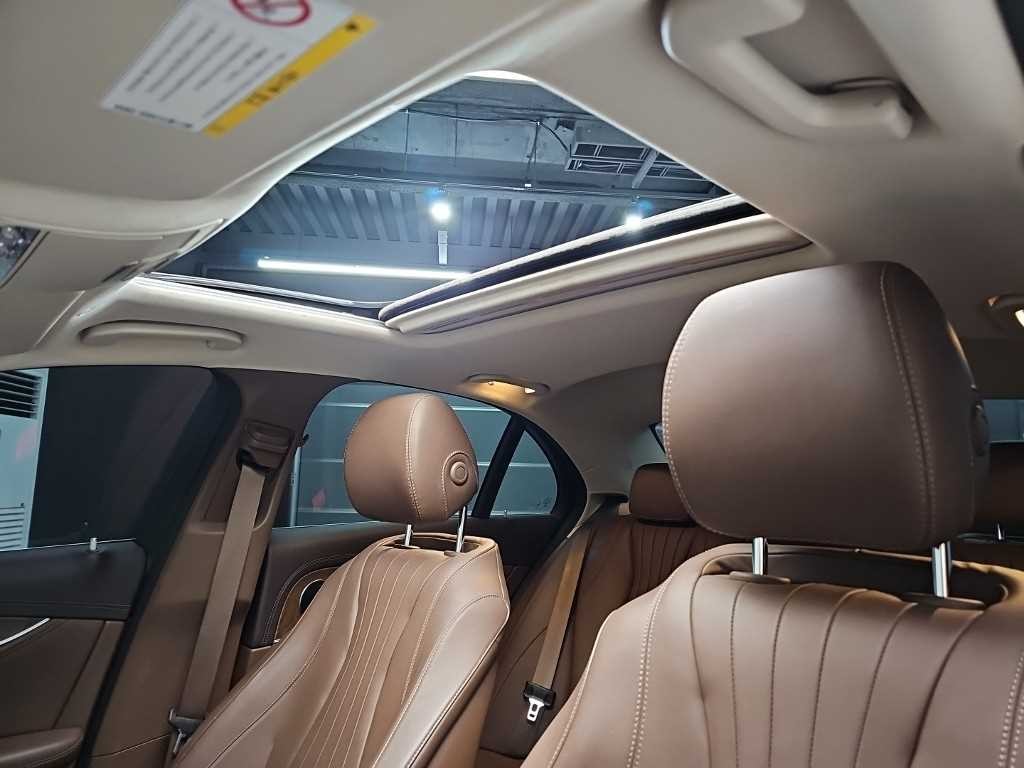 벤츠 E 클래스 E-클래스 W213 E220d 4MATIC 익스클루시브 이미지 14
