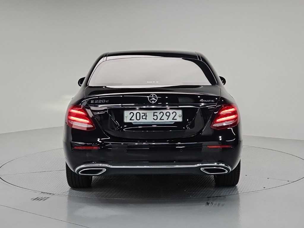 벤츠 E 클래스 E-클래스 W213 E220d 4MATIC 익스클루시브 이미지 3