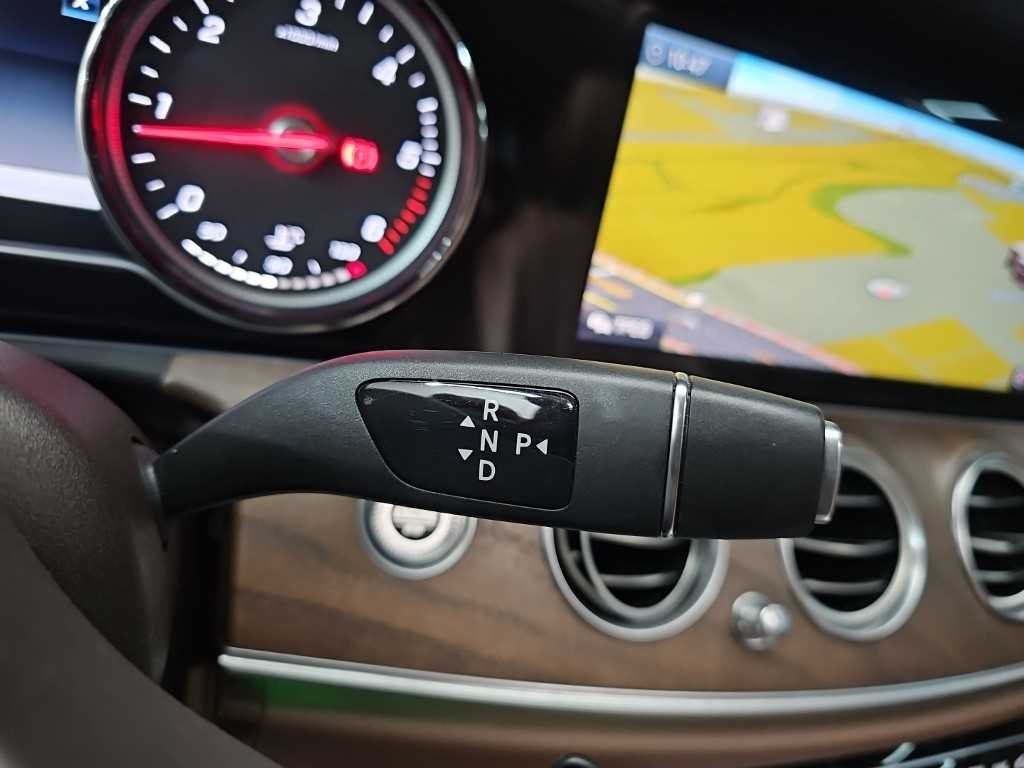 벤츠 E 클래스 E-클래스 W213 E220d 4MATIC 익스클루시브 이미지 8