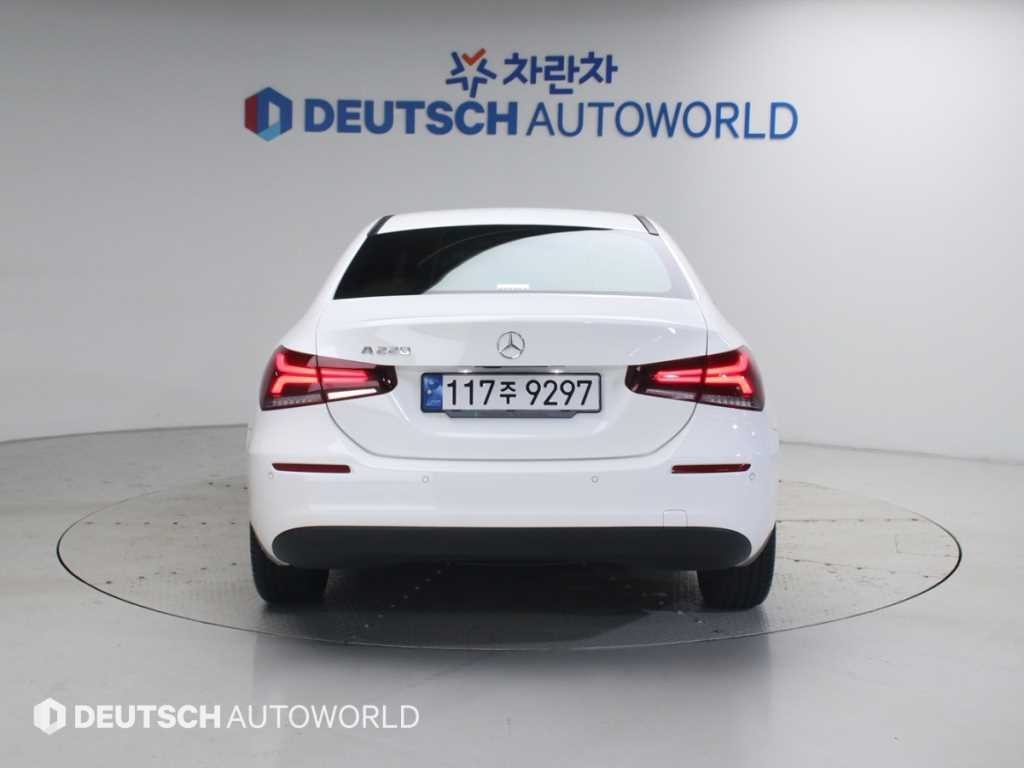벤츠 A 클래스 A클래스 W177 A220 해치백 이미지 4