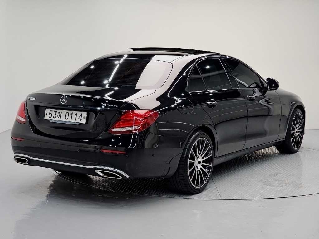 벤츠 E 클래스 E-클래스 W213 E300 4MATIC 아방가르드 이미지 4
