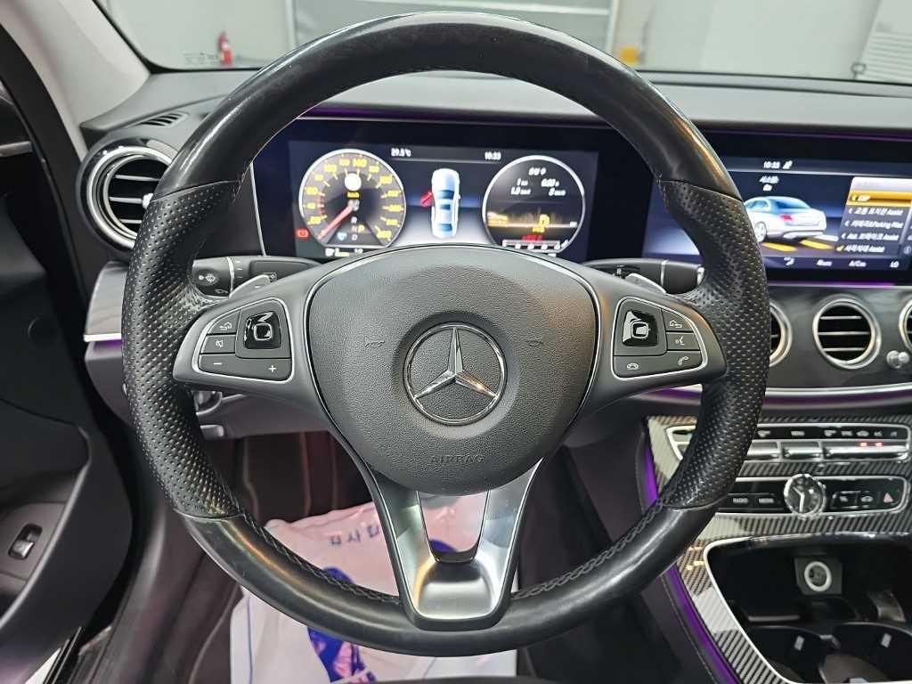 벤츠 E 클래스 E-클래스 W213 E300 4MATIC 아방가르드 이미지 9