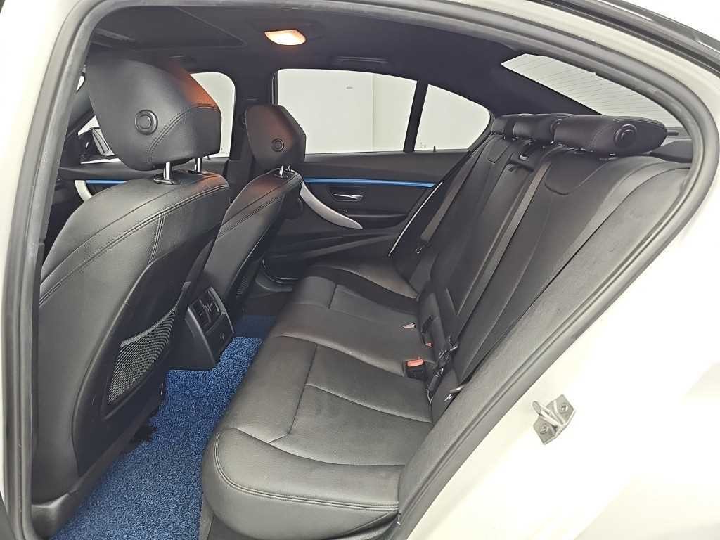 BMW 3시리즈 3시리즈 (F30) 320i M 스포츠 이미지 12