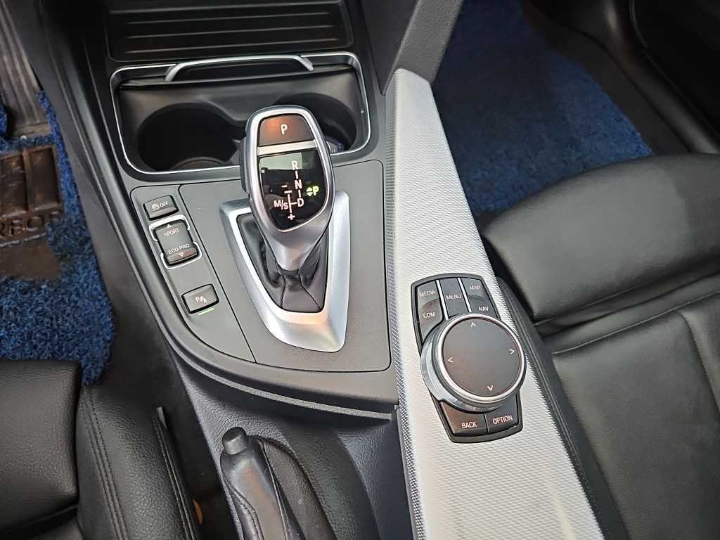 BMW 3시리즈 3시리즈 (F30) 320i M 스포츠 이미지 8