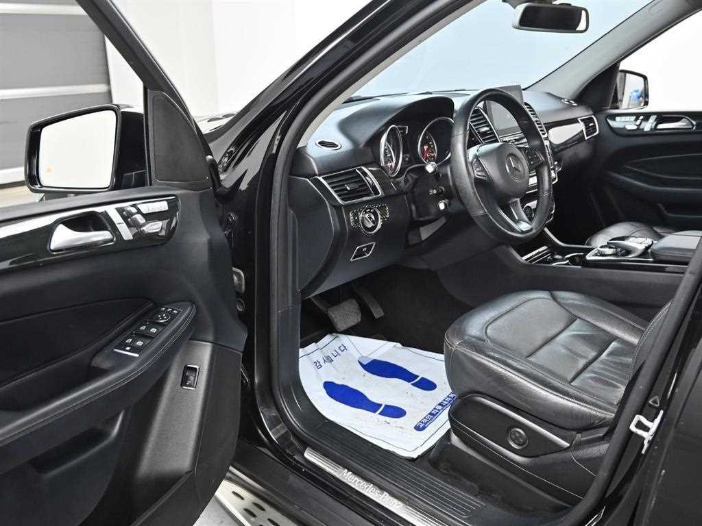 벤츠 GLE 클래스 GLE 클래스 W166 GLE 350 d 4MATIC 이미지 11