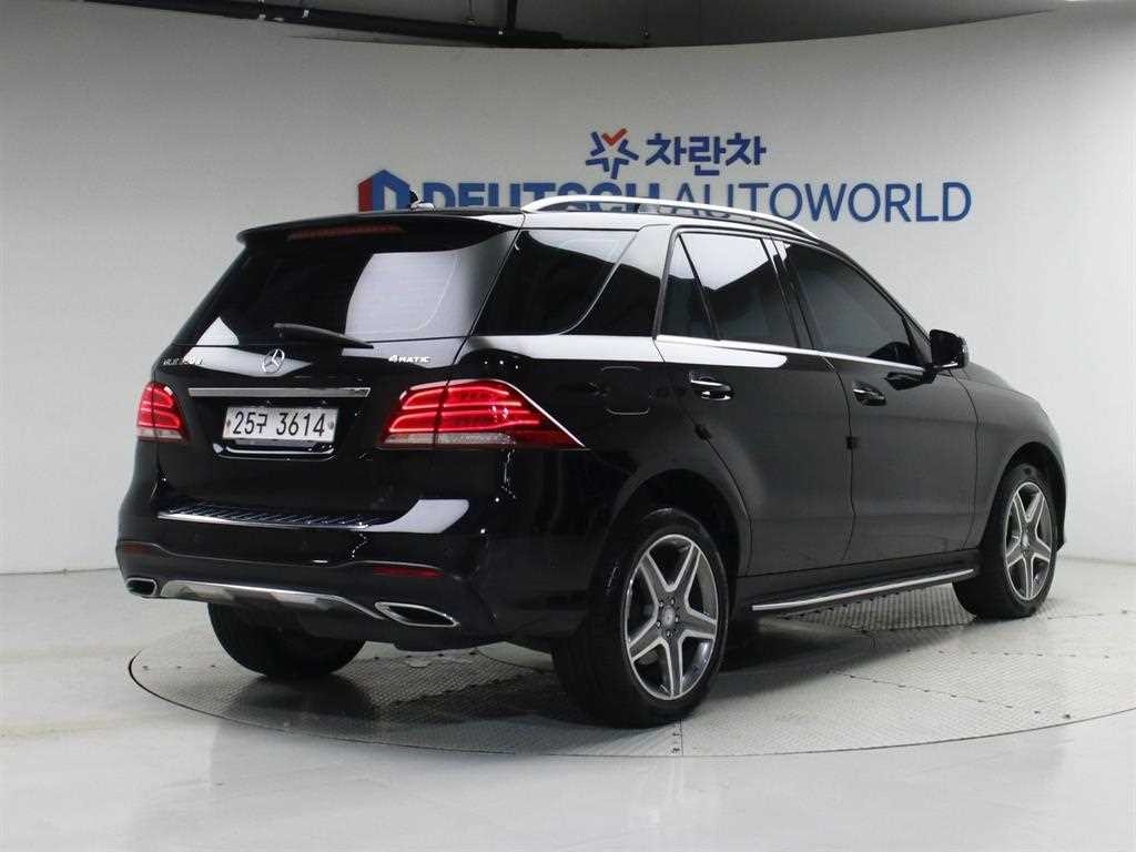 벤츠 GLE 클래스 GLE 클래스 W166 GLE 350 d 4MATIC 이미지 3