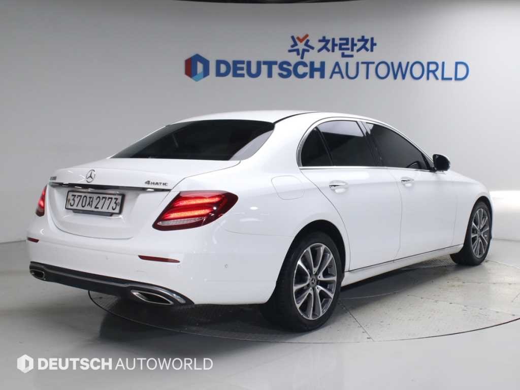 벤츠 E 클래스 E-클래스 W213 E300 4MATIC 아방가르드 이미지 2