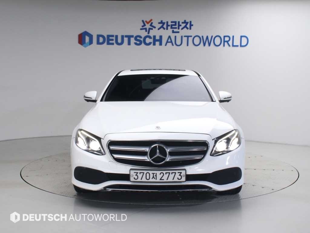 벤츠 E 클래스 E-클래스 W213 E300 4MATIC 아방가르드 이미지 3