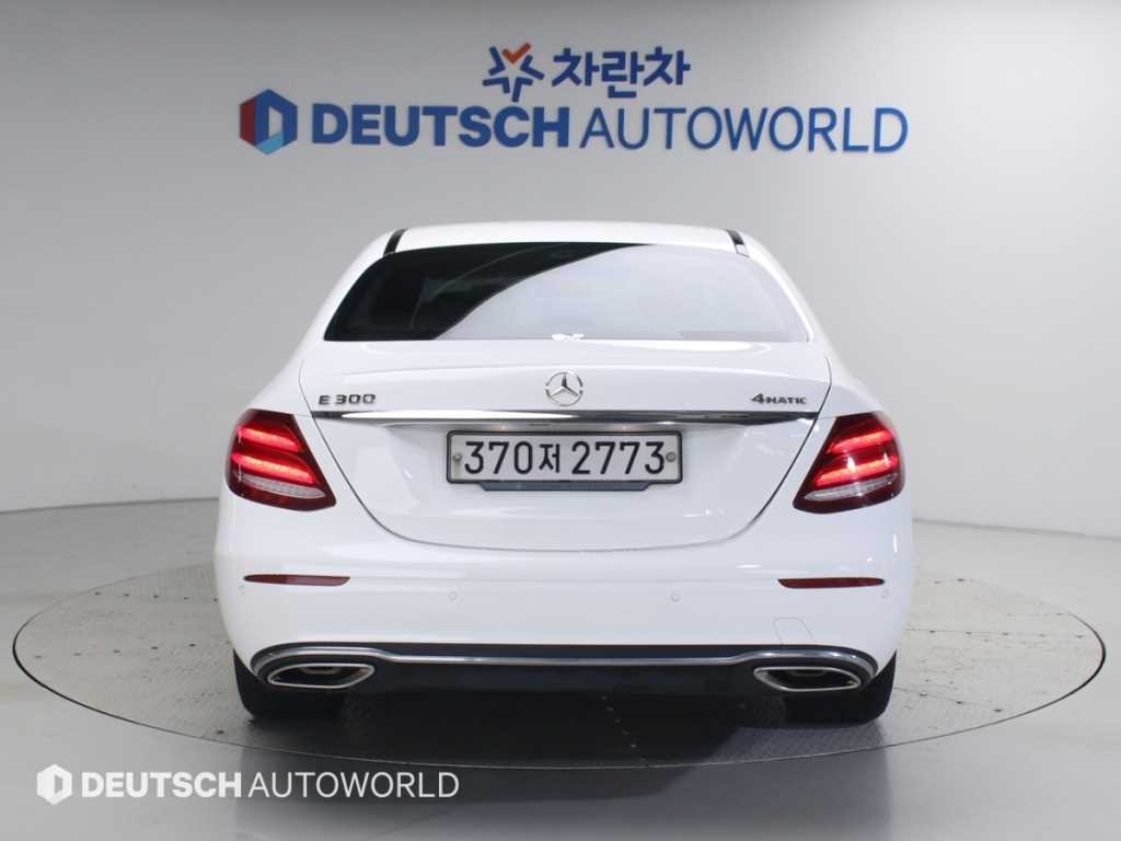 벤츠 E 클래스 E-클래스 W213 E300 4MATIC 아방가르드 이미지 4