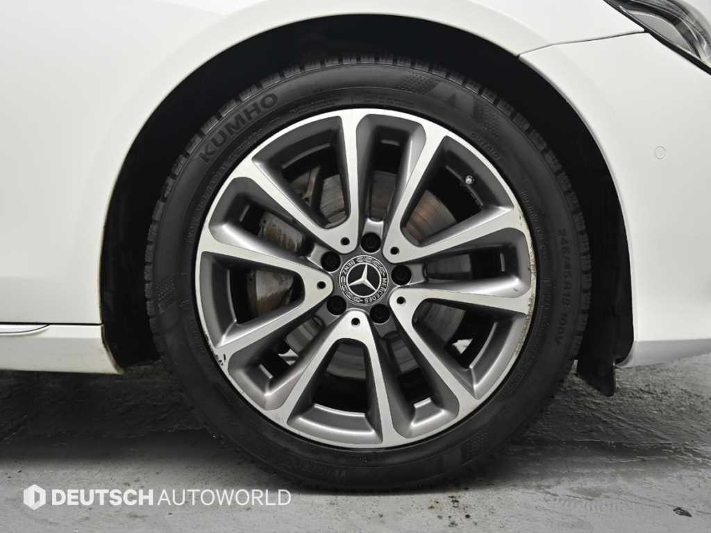 벤츠 E 클래스 E-클래스 W213 E300 4MATIC 아방가르드 이미지 5