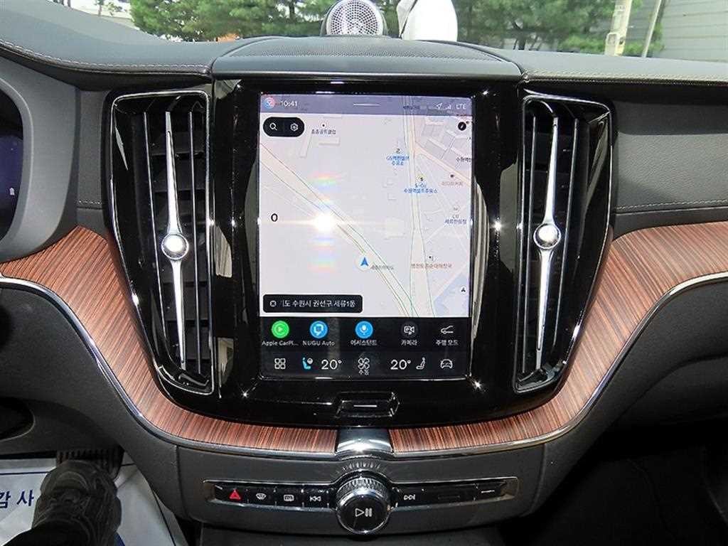 볼보 V60 V60 크로스 컨트리 2세대 2.0 B5 울트라 AWD 이미지 13