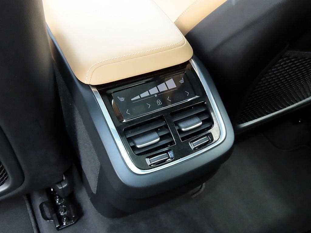 볼보 V60 V60 크로스 컨트리 2세대 2.0 B5 울트라 AWD 이미지 16