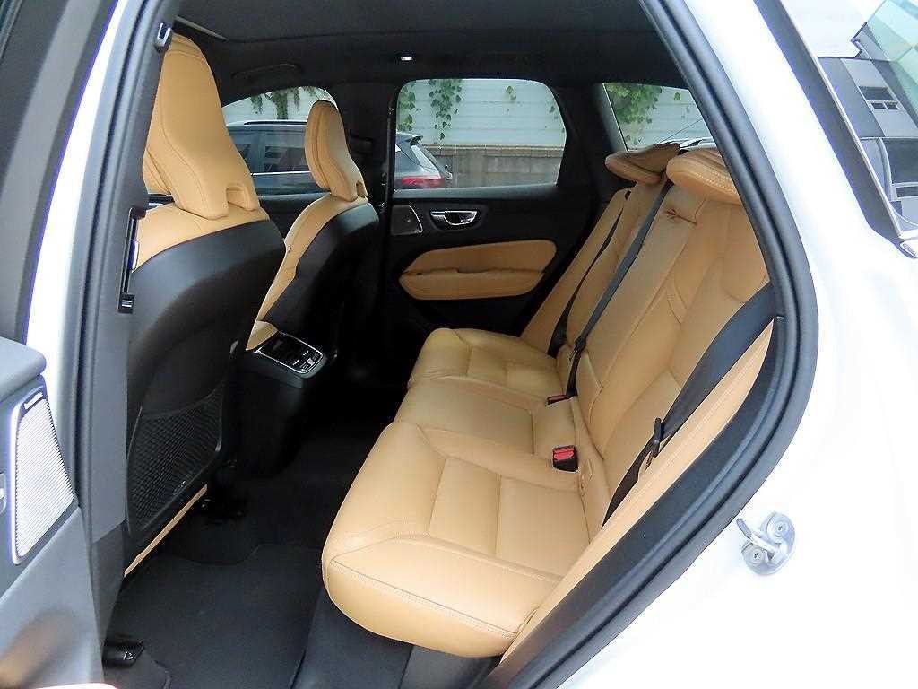 볼보 V60 V60 크로스 컨트리 2세대 2.0 B5 울트라 AWD 이미지 6