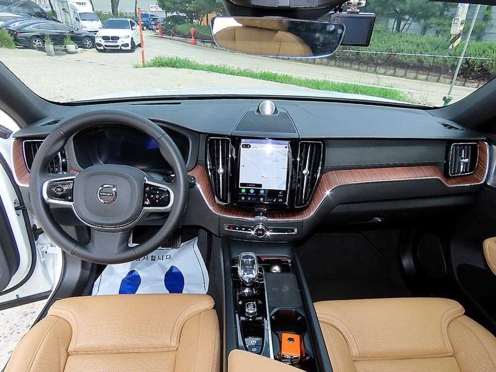 볼보 V60 V60 크로스 컨트리 2세대 2.0 B5 울트라 AWD 이미지 7