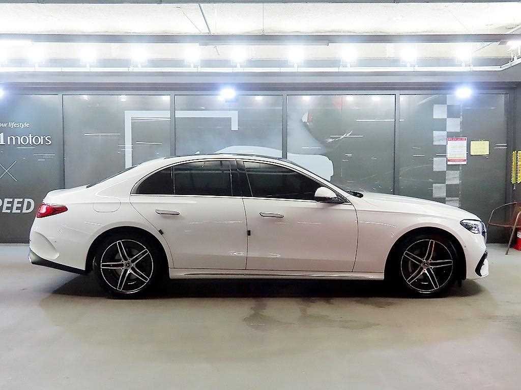 벤츠 E 클래스 E-클래스 W214 E300 4MATIC AMG Line 이미지 3