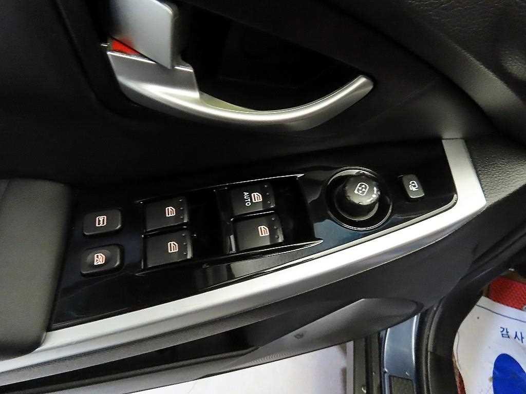 KG모빌리티(쌍용) 코란도 뉴코란도C 4WD 2.0 CVT 고급형 이미지 13