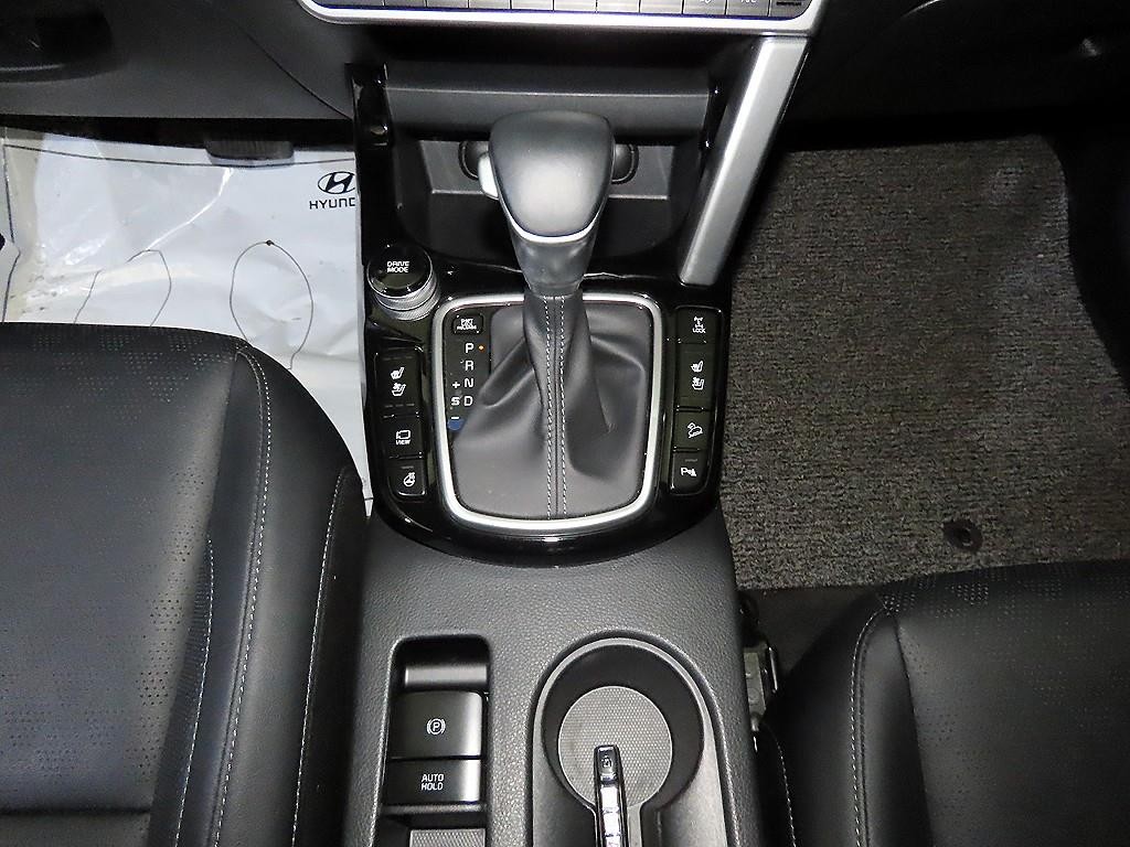 기아 셀토스 가솔린 1.6 터보 4WD 시그니처 이미지 12