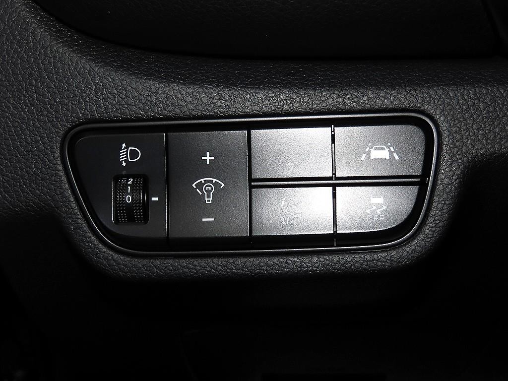 기아 셀토스 가솔린 1.6 터보 4WD 시그니처 이미지 14