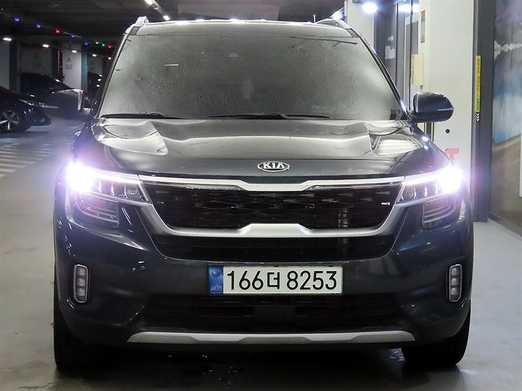 기아 셀토스 가솔린 1.6 터보 4WD 시그니처 이미지 2