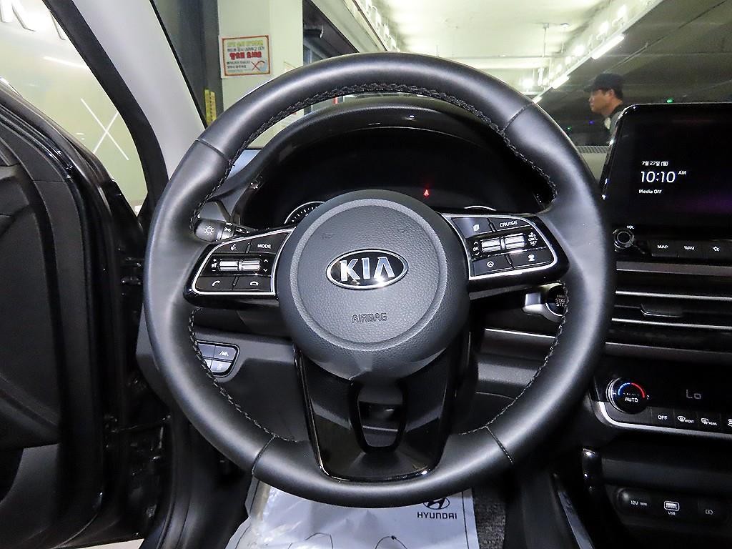 기아 셀토스 가솔린 1.6 터보 4WD 시그니처 이미지 8