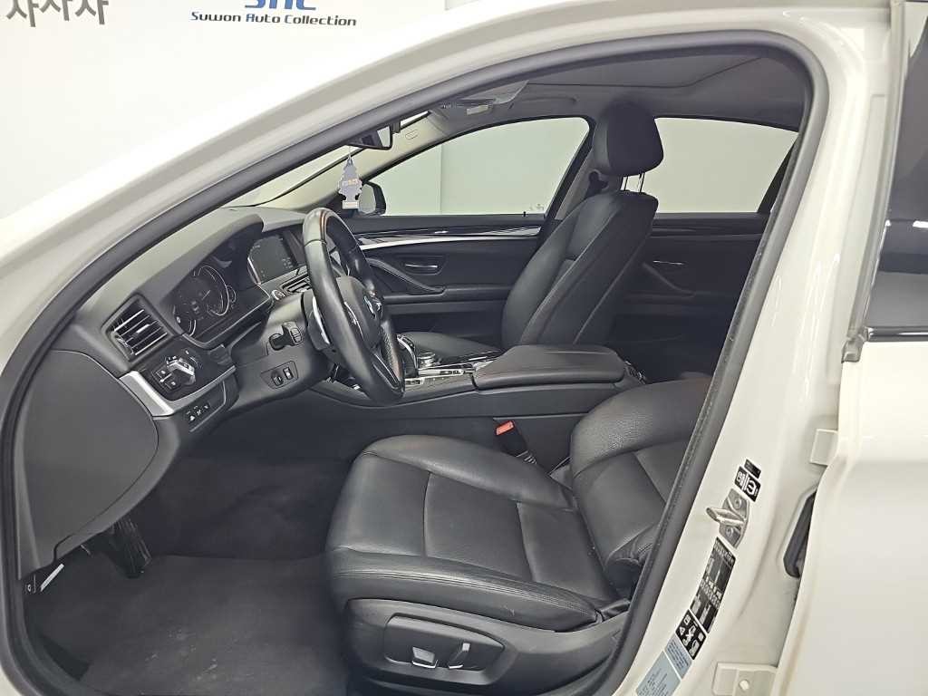 BMW 5시리즈 5시리즈 (F10) 530d xDrive M 에어로 다이나믹 프로 이미지 11
