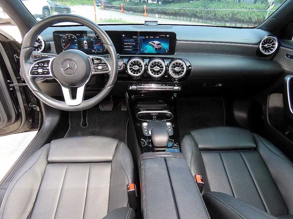 벤츠 A 클래스 A클래스 W177 A220 해치백 이미지 7