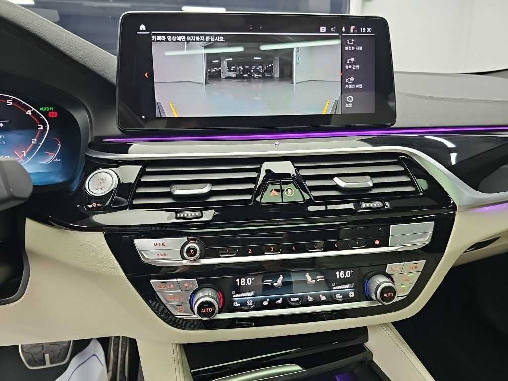 BMW 5시리즈 5시리즈 (G30) M550i xDrive 이미지 10