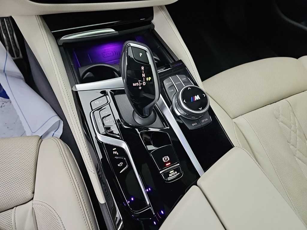 BMW 5시리즈 5시리즈 (G30) M550i xDrive 이미지 8