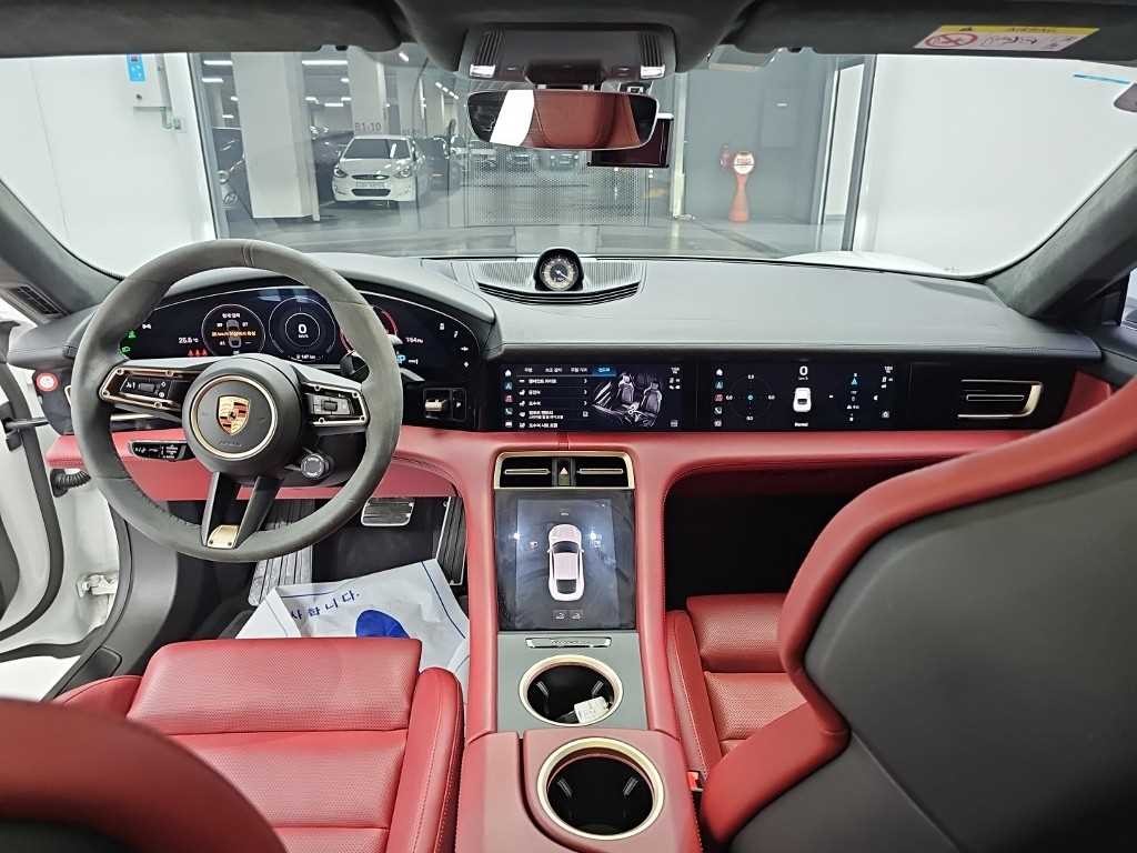 포르쉐 타이칸 GTS 이미지 7