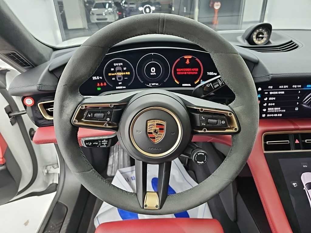 포르쉐 타이칸 GTS 이미지 9