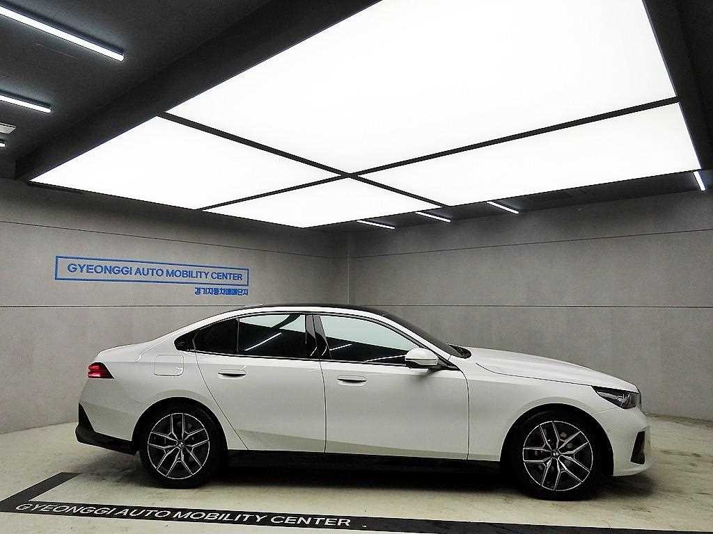 BMW 5시리즈 5시리즈 (G60) 520i M 스포츠 이미지 2