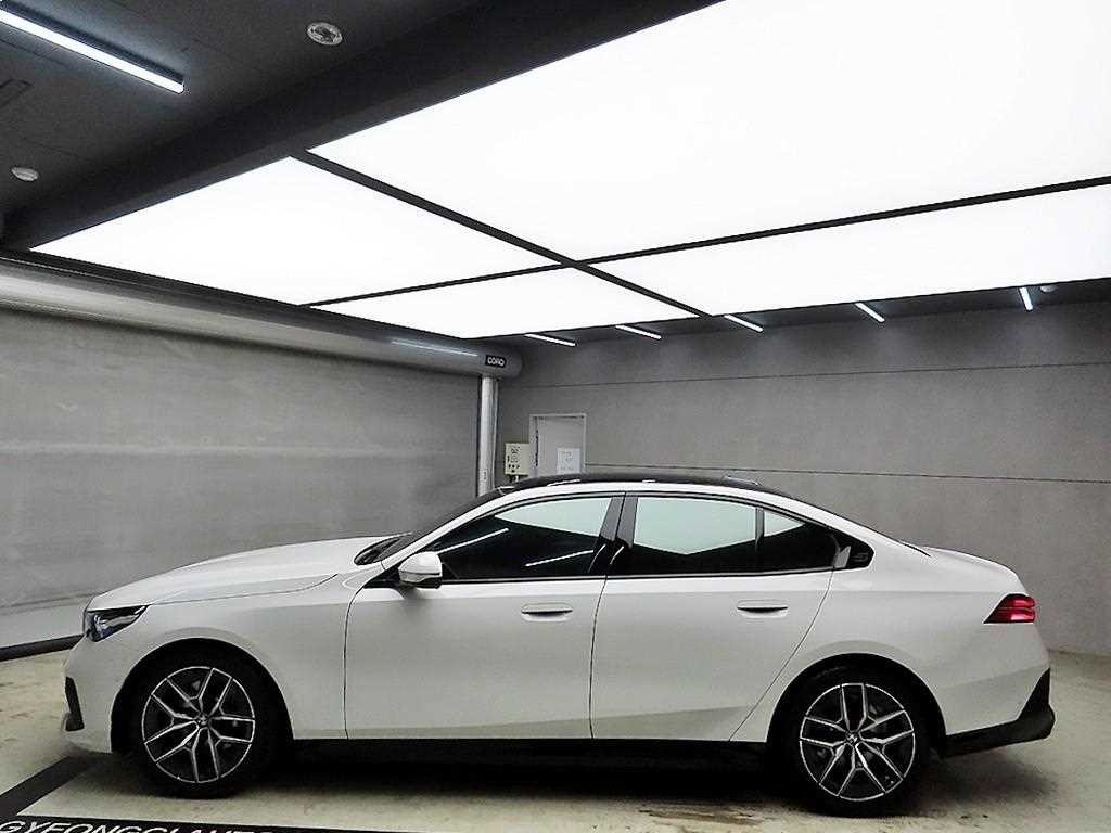 BMW 5시리즈 5시리즈 (G60) 520i M 스포츠 이미지 4