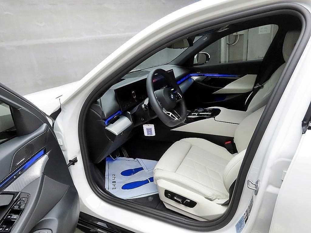 BMW 5시리즈 5시리즈 (G60) 520i M 스포츠 이미지 5